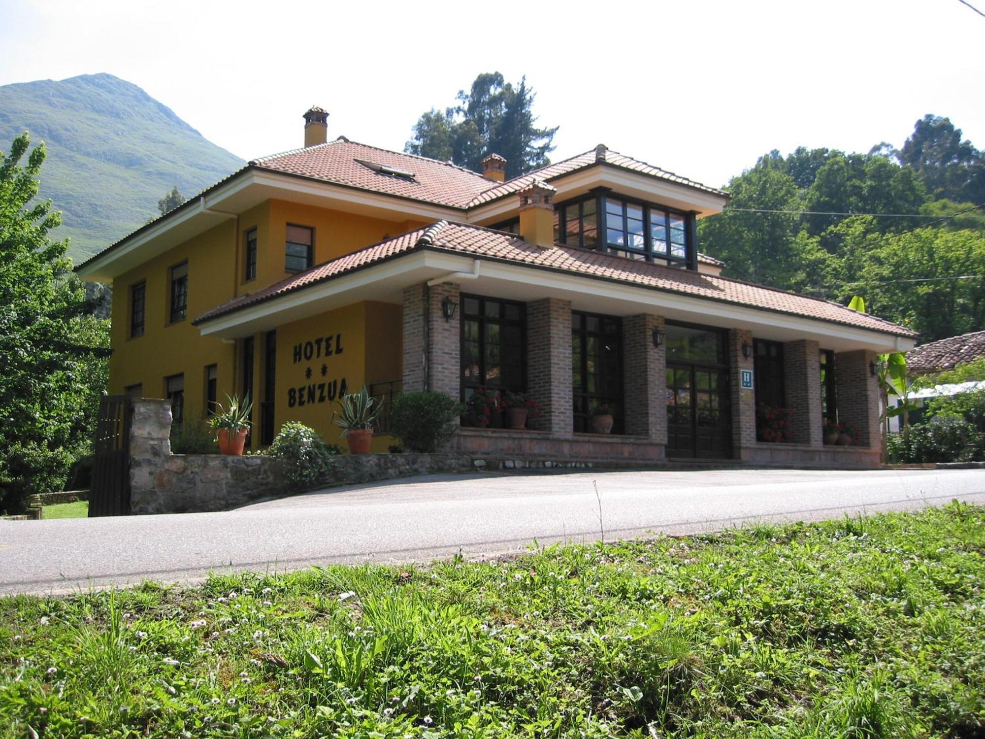 Hotel Benzua Villanueva de Ardisana Exterior foto